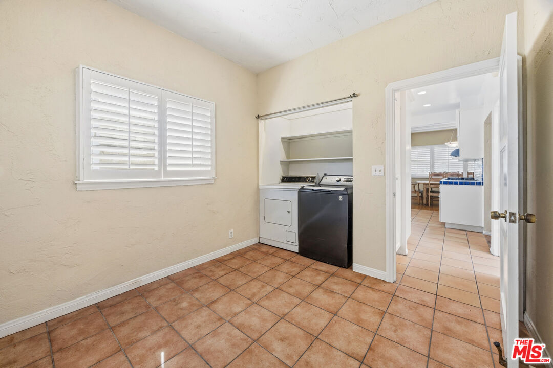 166 N Arnaz Dr
