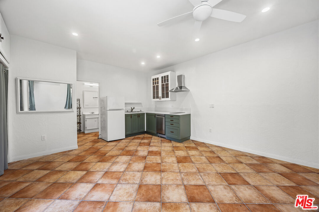 166 N Arnaz Dr