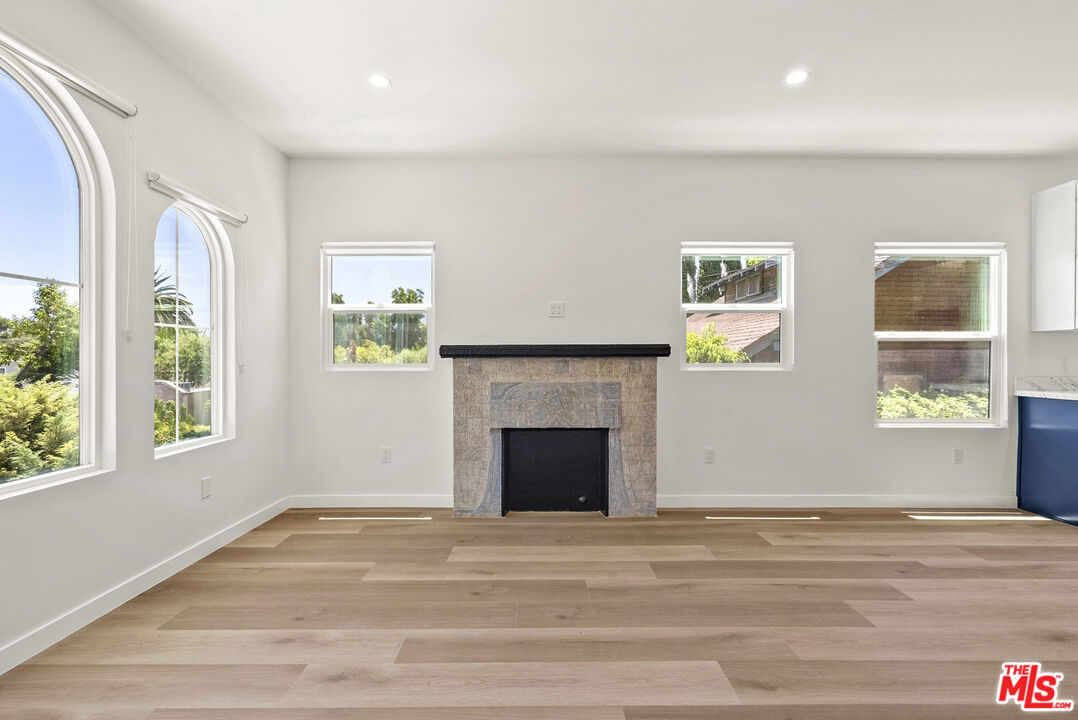 1305 Lucile Ave Unit: 1