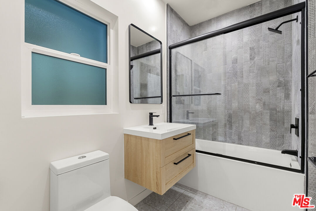 1305 Lucile Ave Unit: 2