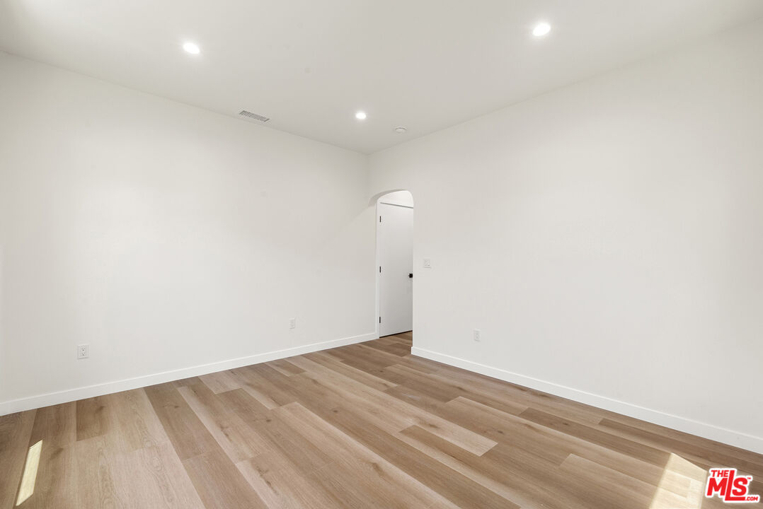 1305 Lucile Ave Unit: 2