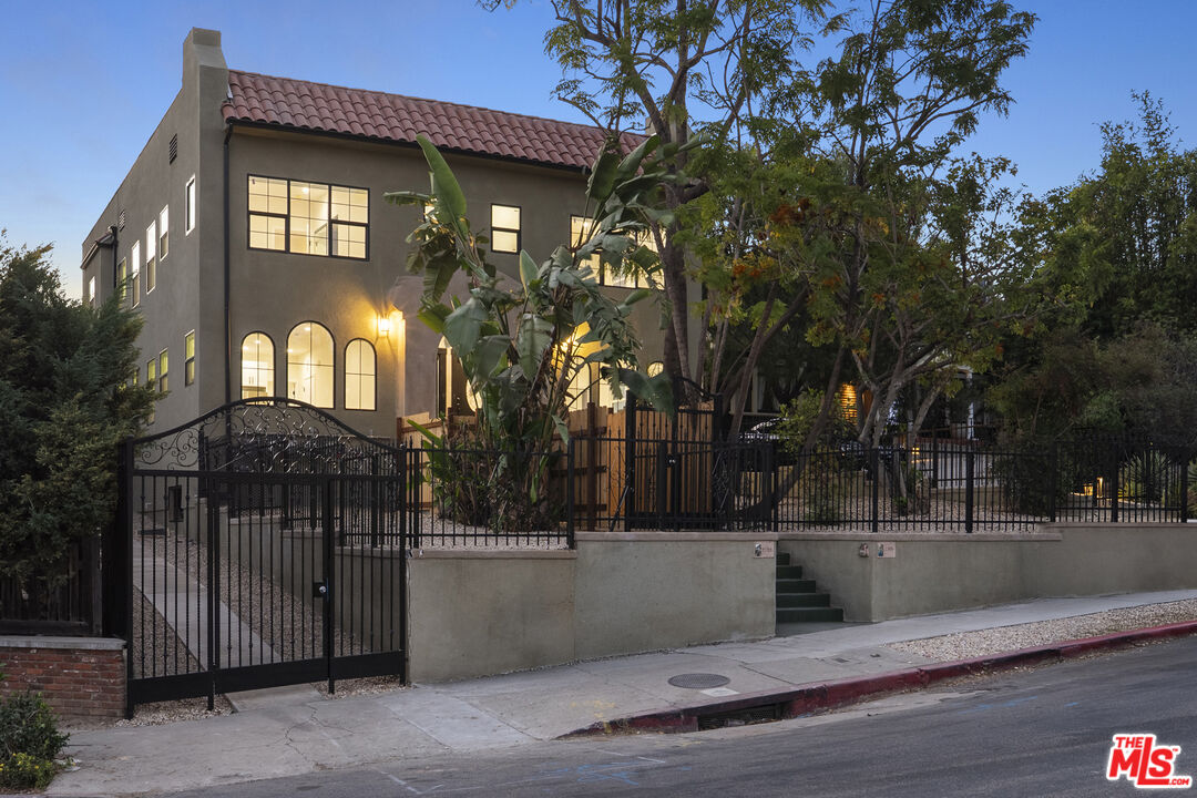1305 Lucile Ave Unit: 2