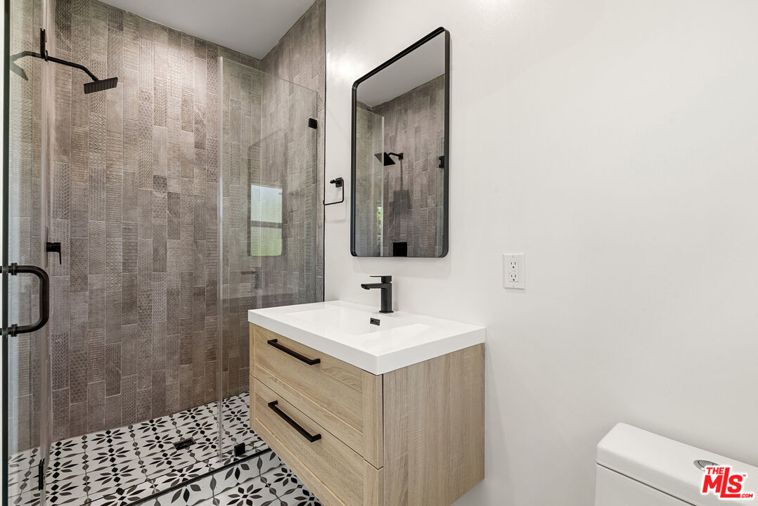 1305 Lucile Ave Unit: 2