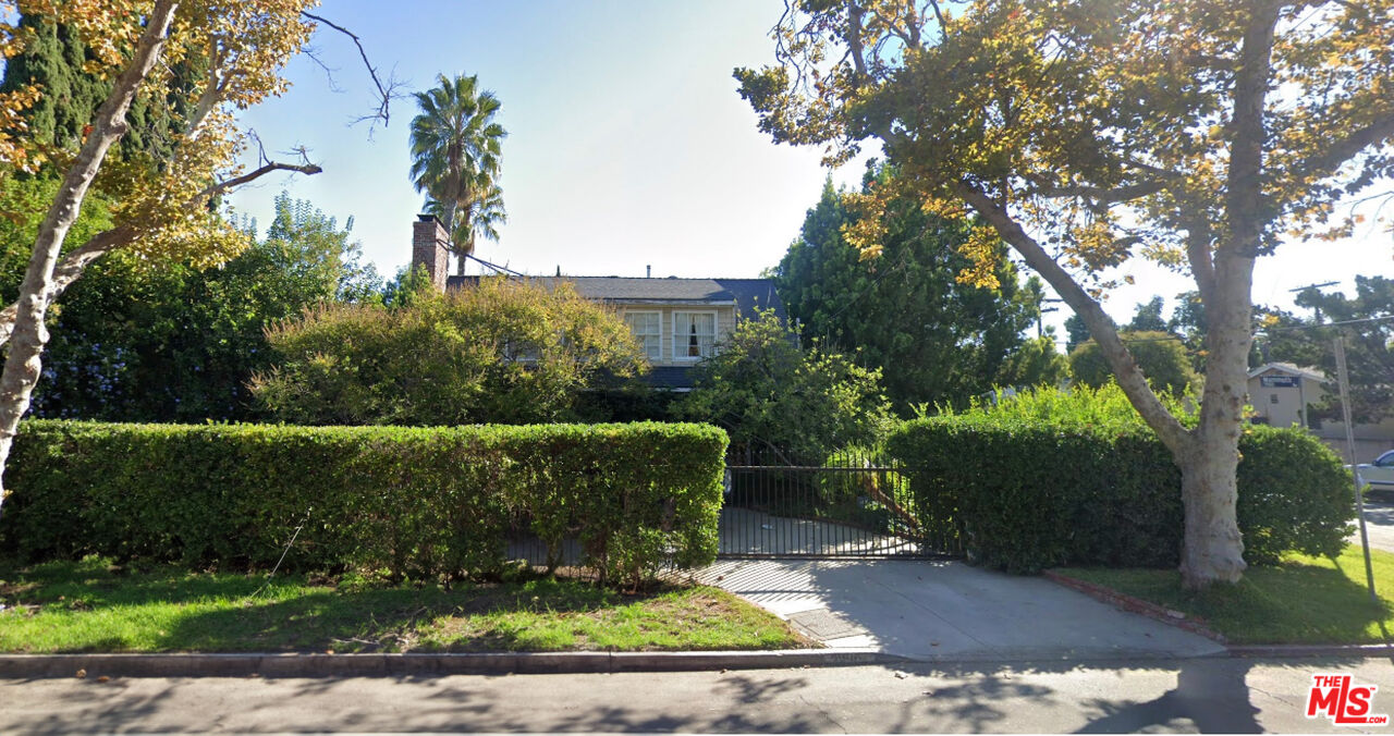 5904 Mammoth Ave
