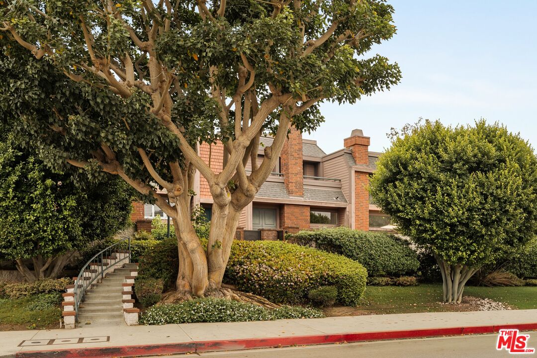 4600 Glencoe Ave Unit: 2
