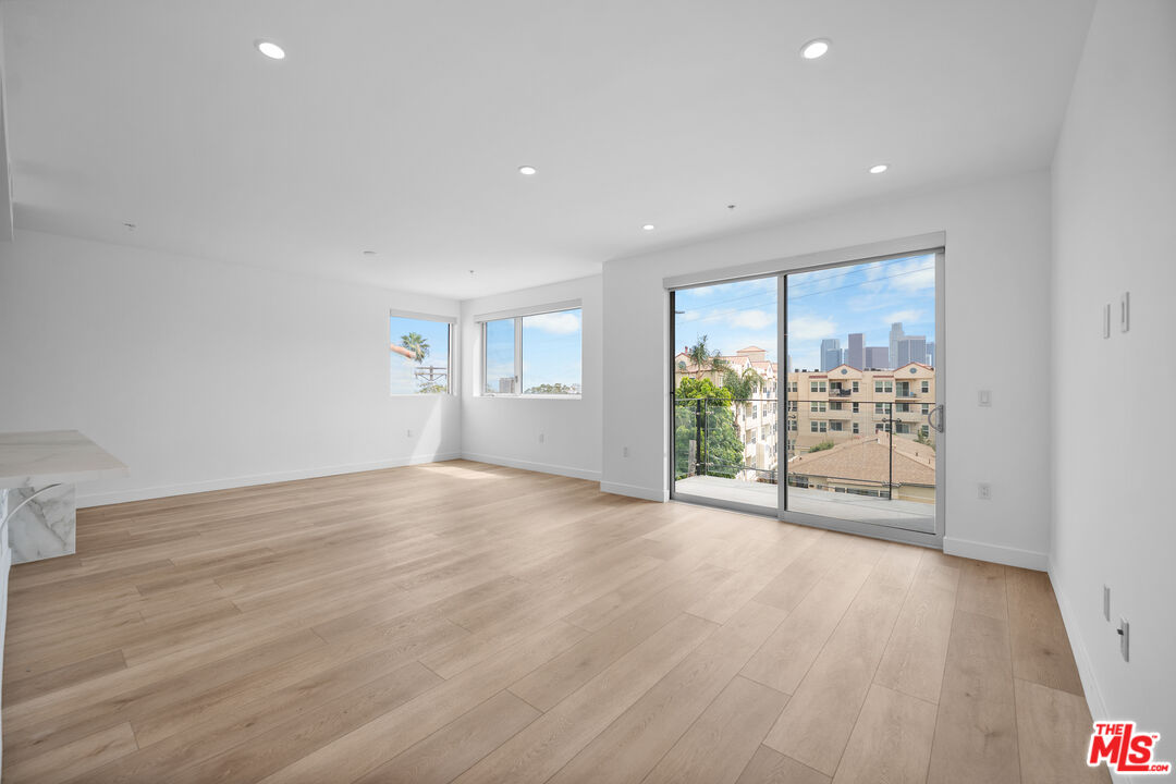 957 Figueroa Ter Unit: 307