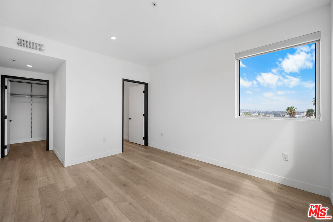 957 Figueroa Ter Unit: 307