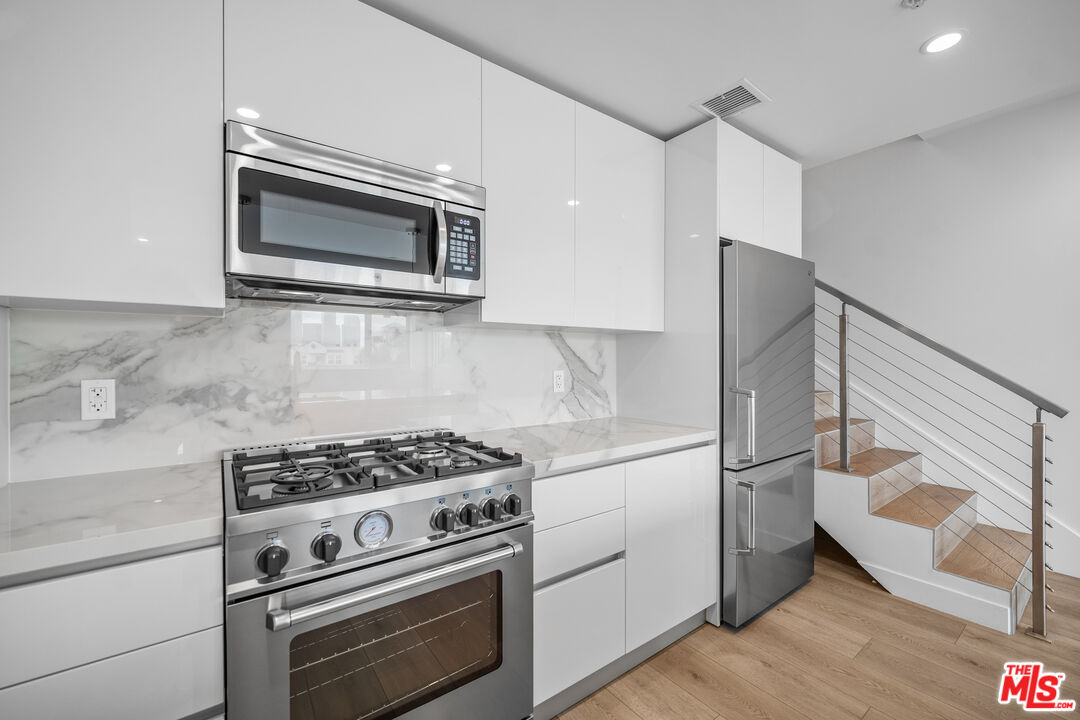 957 Figueroa Ter Unit: 307