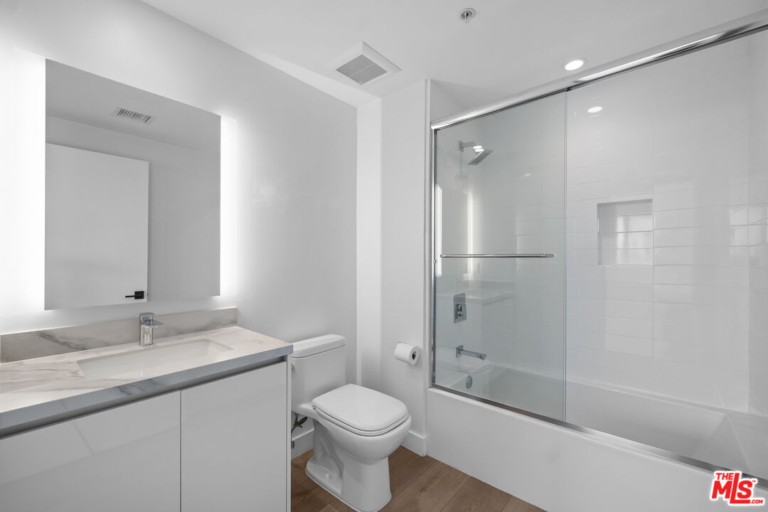 957 Figueroa Ter Unit: 307