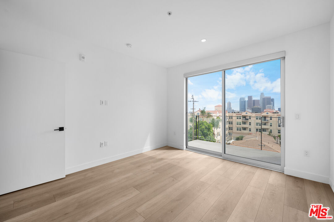 957 Figueroa Ter Unit: 307