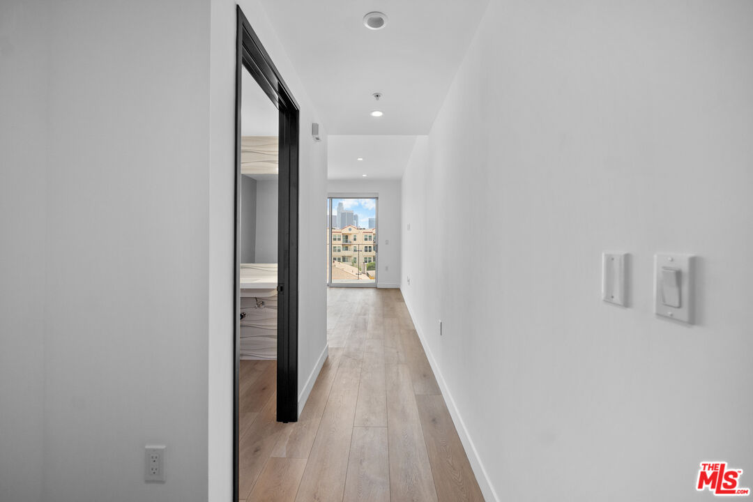957 Figueroa Ter Unit: 307