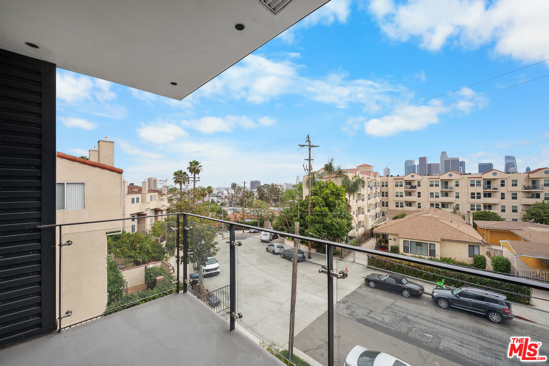 957 Figueroa Ter Unit: 307