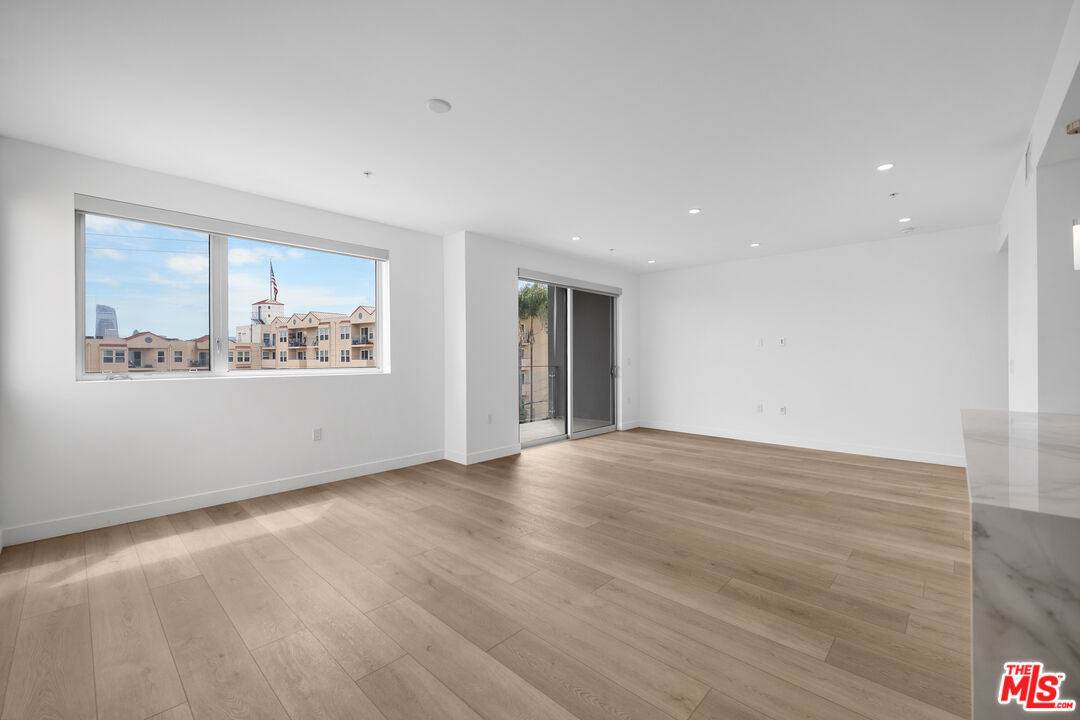 957 Figueroa Ter Unit: 307