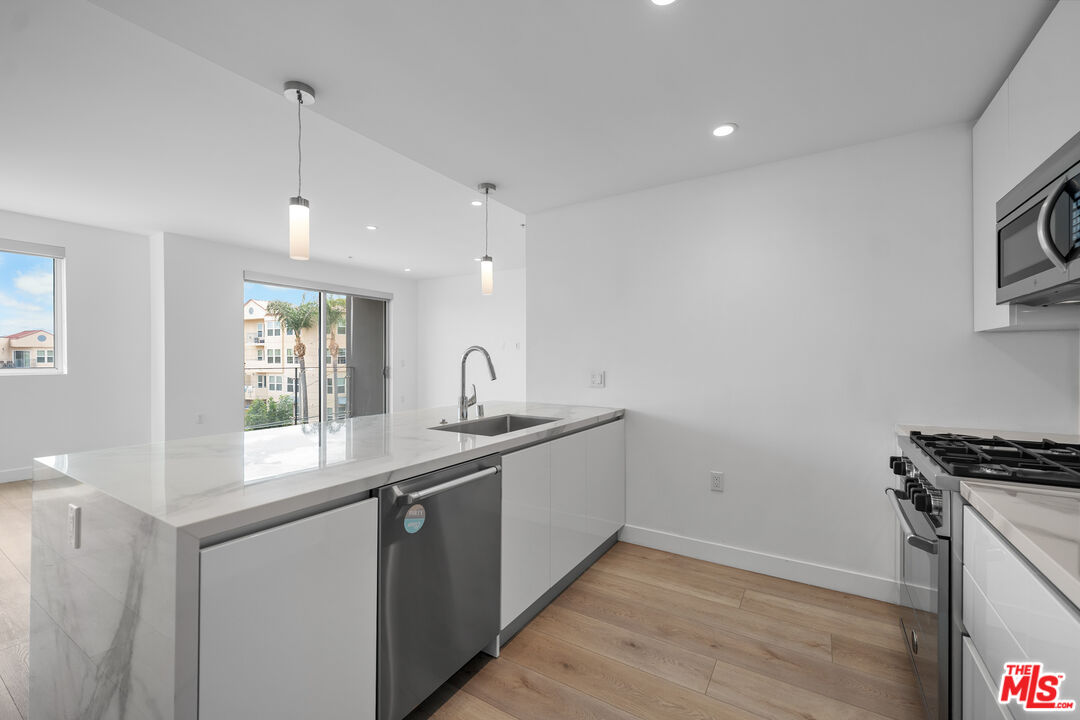957 Figueroa Ter Unit: 307