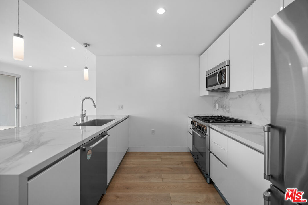 957 Figueroa Ter Unit: 307