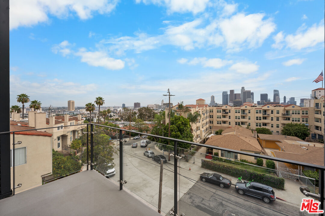 957 Figueroa Ter Unit: 307