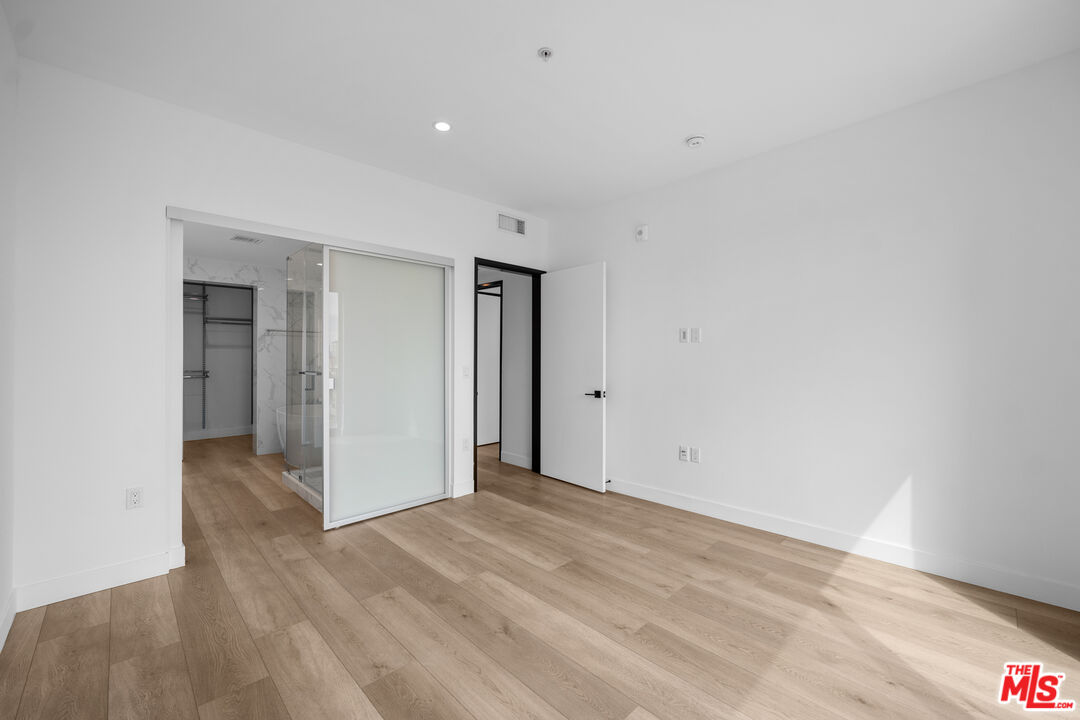 957 Figueroa Ter Unit: 307