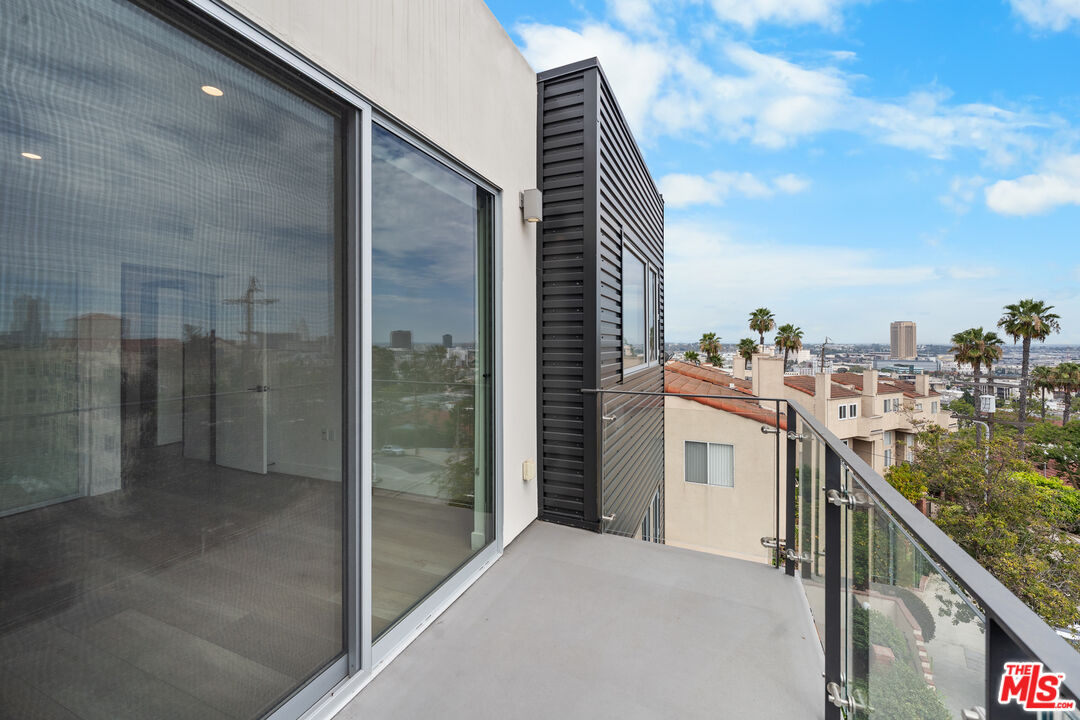 957 Figueroa Ter Unit: 307