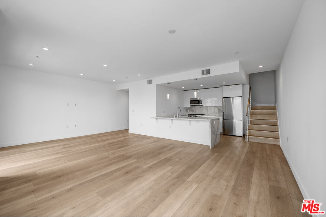 957 Figueroa Ter Unit: 307