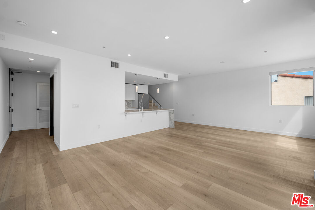 957 Figueroa Ter Unit: 307