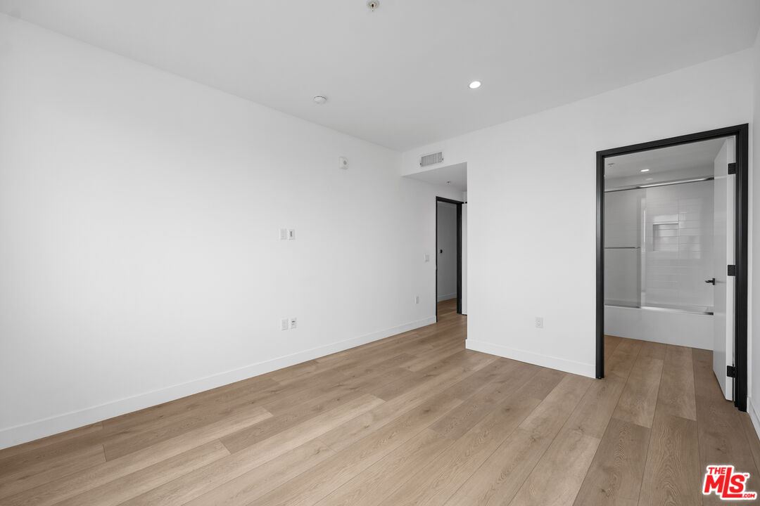 957 Figueroa Ter Unit: 307