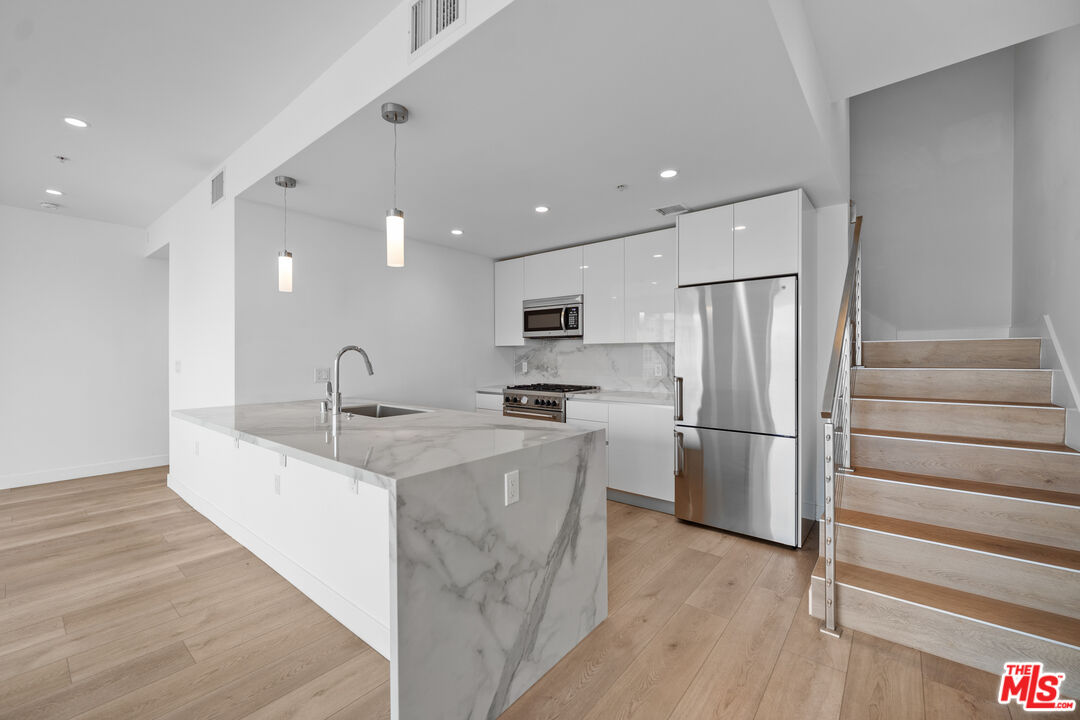 957 Figueroa Ter Unit: 307