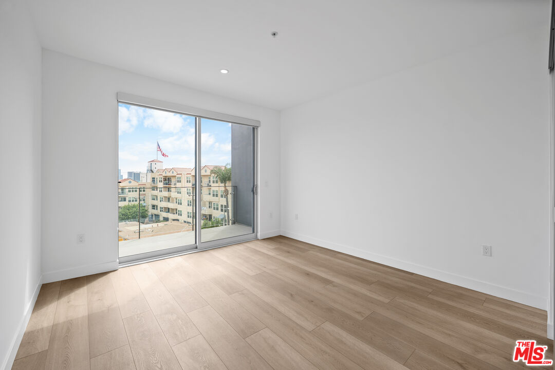 957 Figueroa Ter Unit: 307