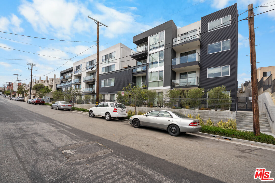 957 Figueroa Ter Unit: 307