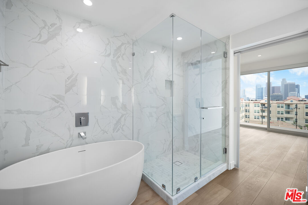 957 Figueroa Ter Unit: 307