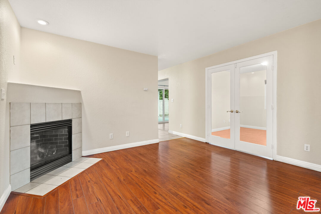 9155 Cedros Ave Unit: 1
