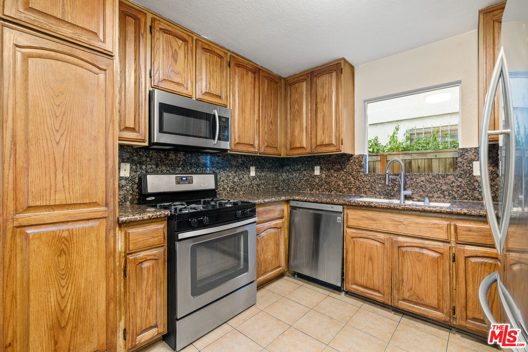 9155 Cedros Ave Unit: 1