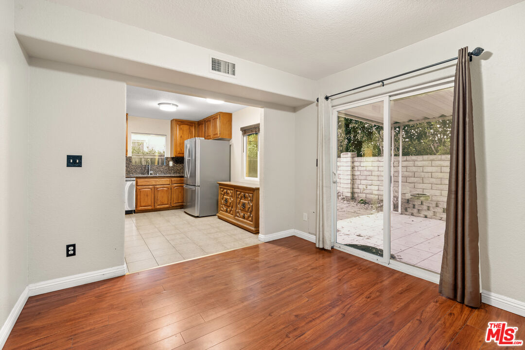 9155 Cedros Ave Unit: 1