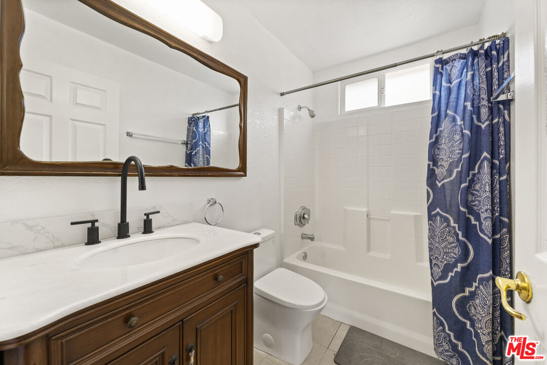 9155 Cedros Ave Unit: 1