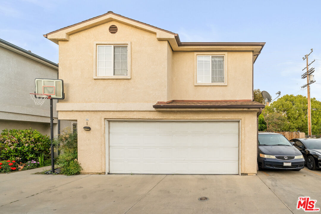 9155 Cedros Ave Unit: 1