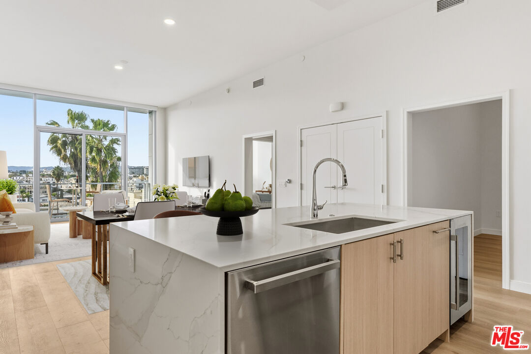 8500 Burton Way Unit: 519