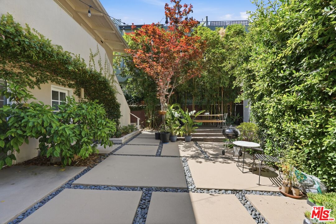 806 Westmount Dr Unit: 1