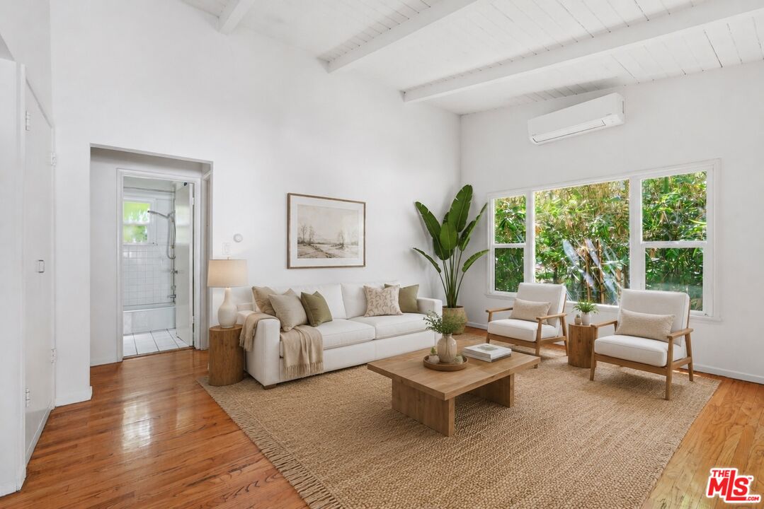 806 Westmount Dr Unit: 1