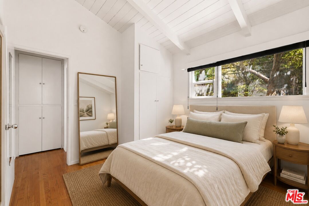 806 Westmount Dr Unit: 1