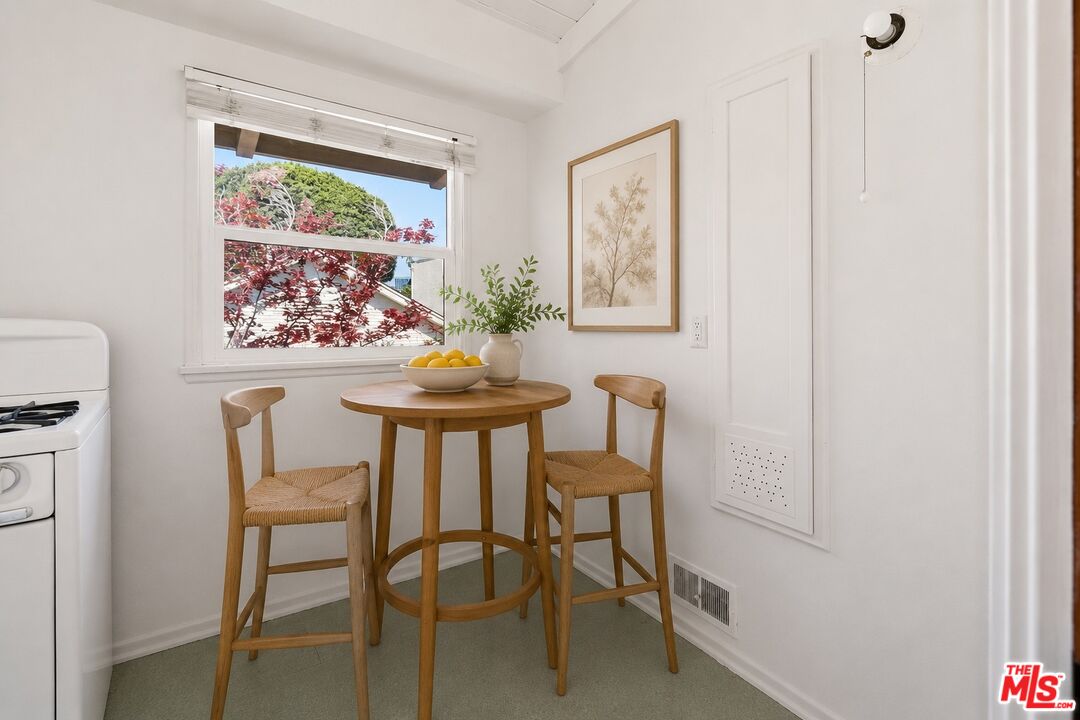 806 Westmount Dr Unit: 1