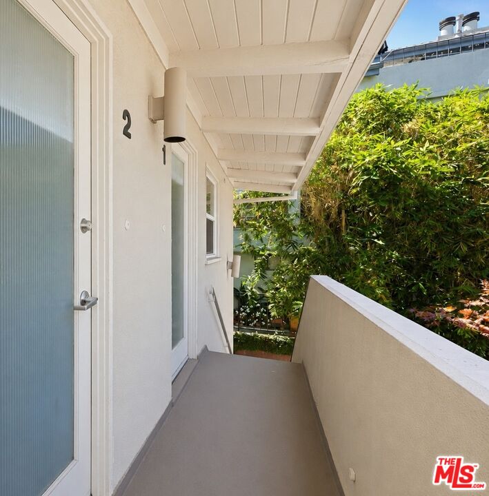 806 Westmount Dr Unit: 1