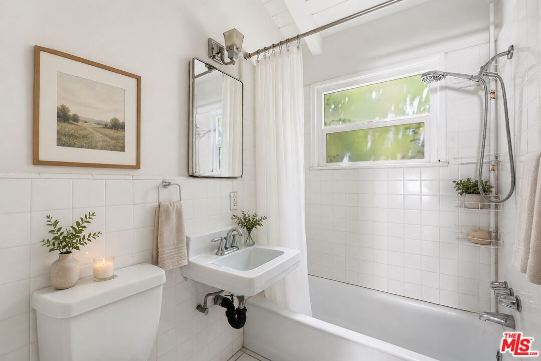 806 Westmount Dr Unit: 1