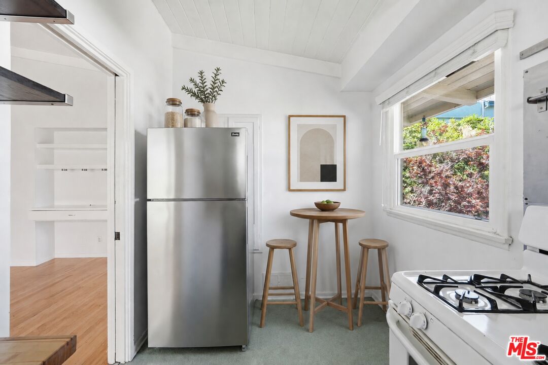 806 Westmount Dr Unit: 2