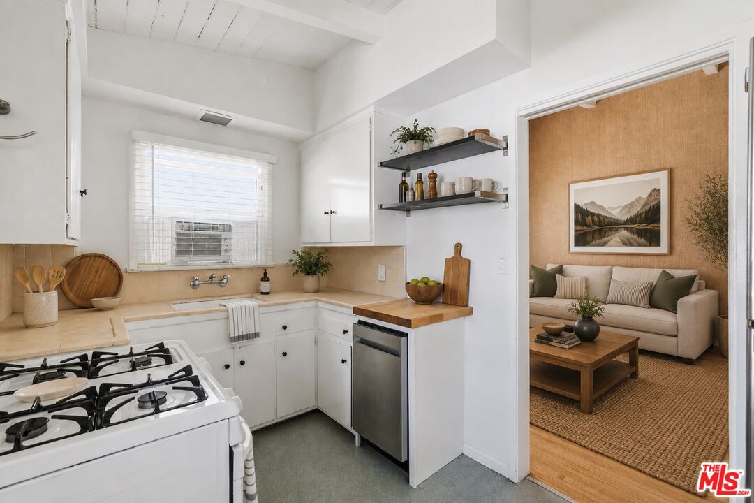 806 Westmount Dr Unit: 2