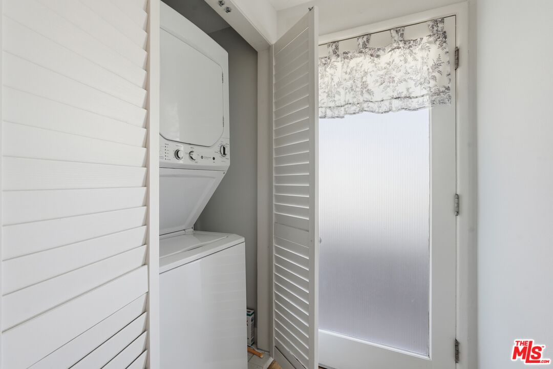 806 Westmount Dr Unit: 2