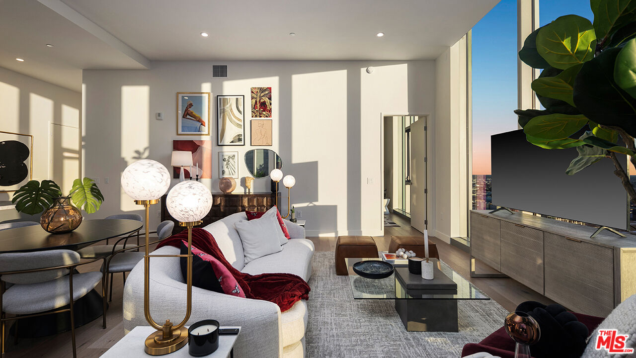 744 S Figueroa St Unit: 3901