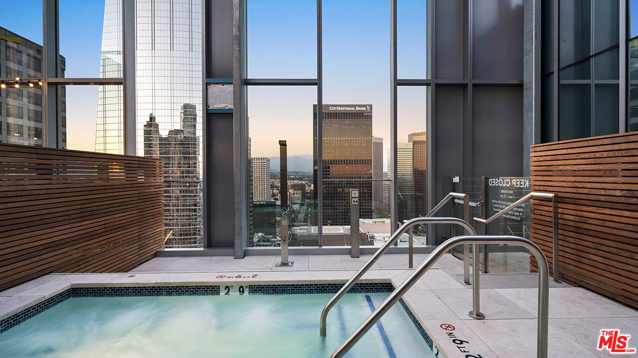 744 S Figueroa St Unit: 3901