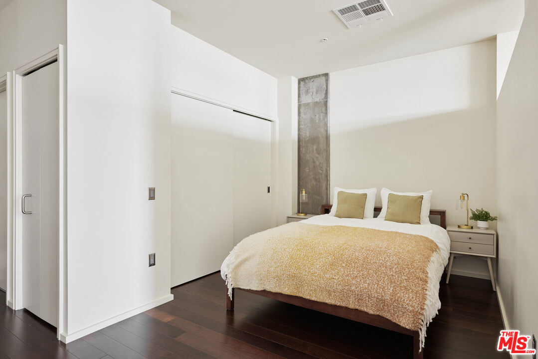 1155 S Grand Ave Unit: 1307