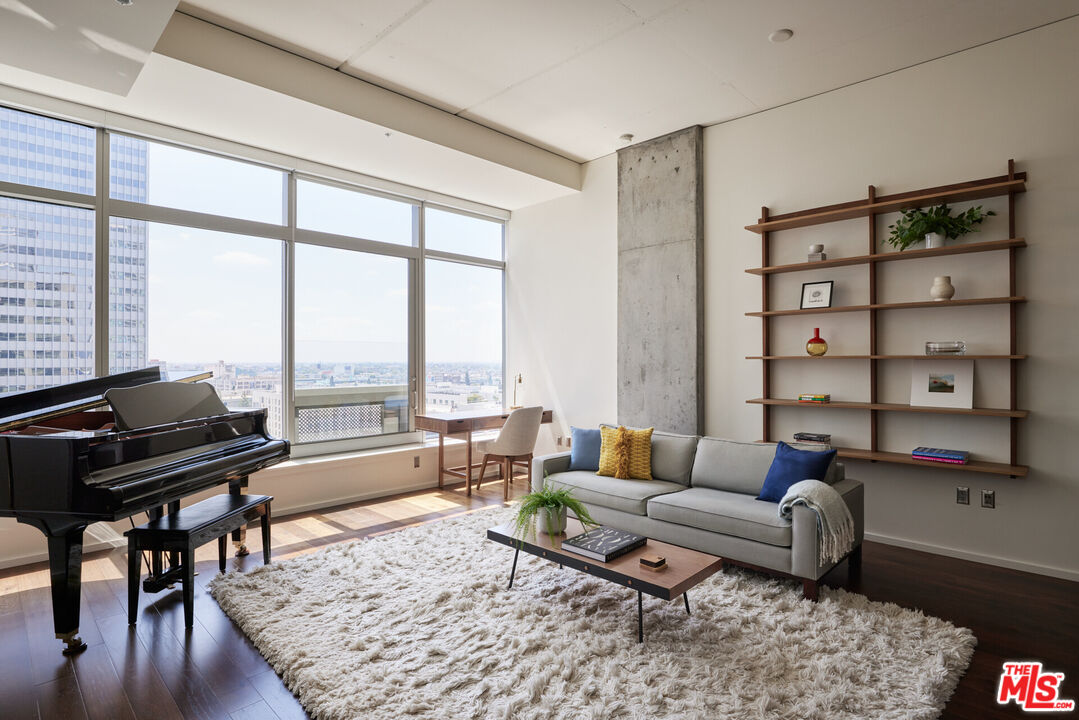 1155 S Grand Ave Unit: 1307