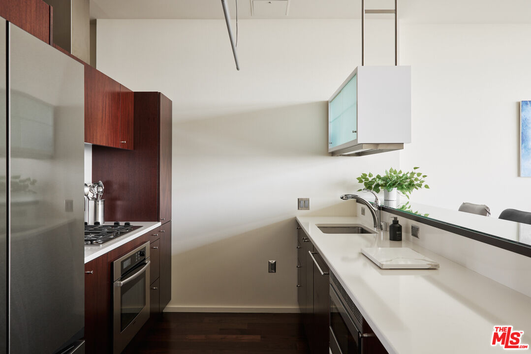 1155 S Grand Ave Unit: 1307