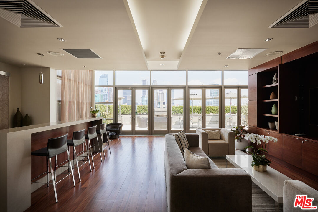 1155 S Grand Ave Unit: 1307